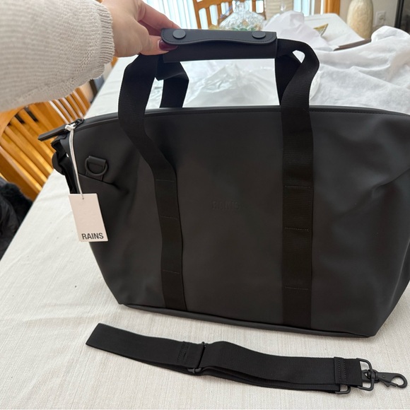 Rains Hilo Weekend Bag Small Black NWT Waterproof Duffel - Picture 9 of 11